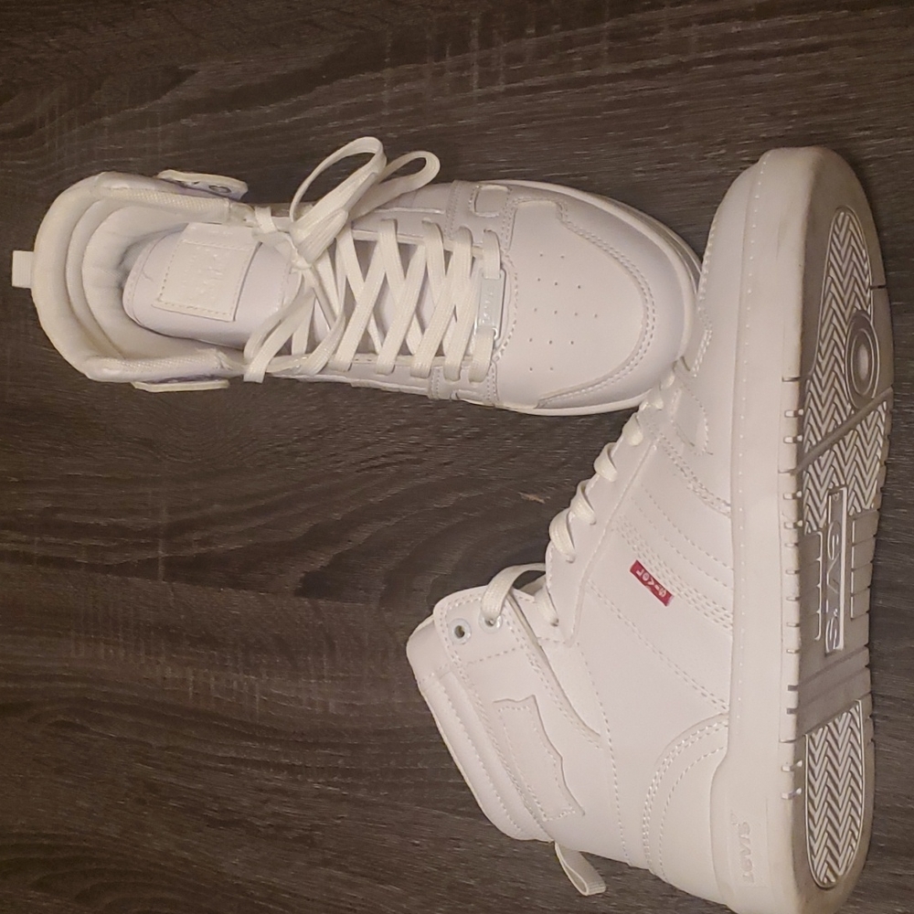 High top white gym shoes